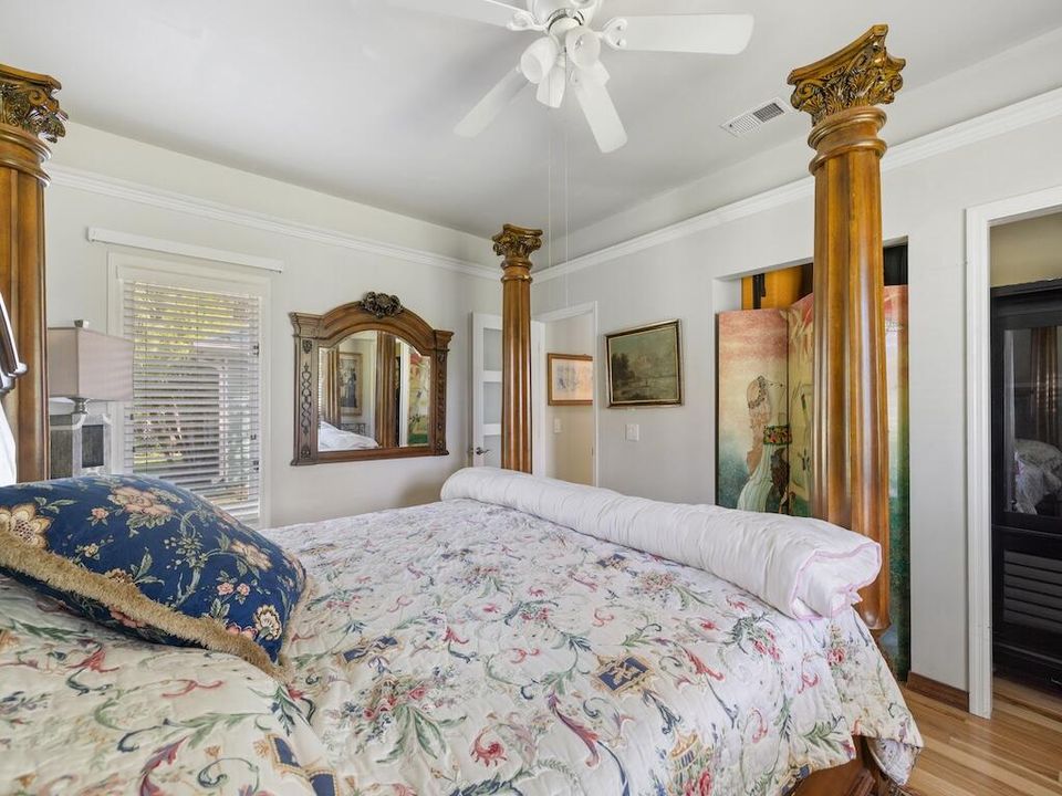 For Sale: $899,999 (3 beds, 2 baths, 3000 Square Feet)