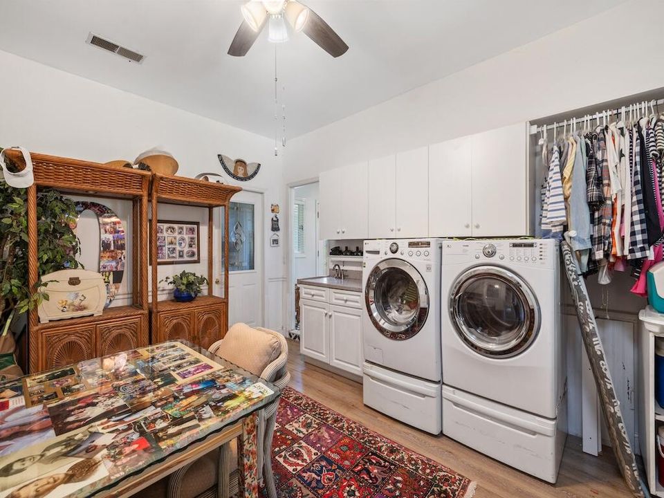 For Sale: $899,999 (3 beds, 2 baths, 3000 Square Feet)