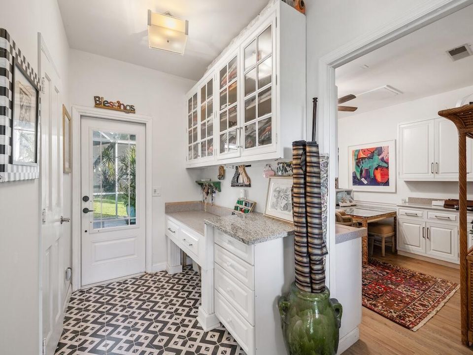 For Sale: $899,999 (3 beds, 2 baths, 3000 Square Feet)