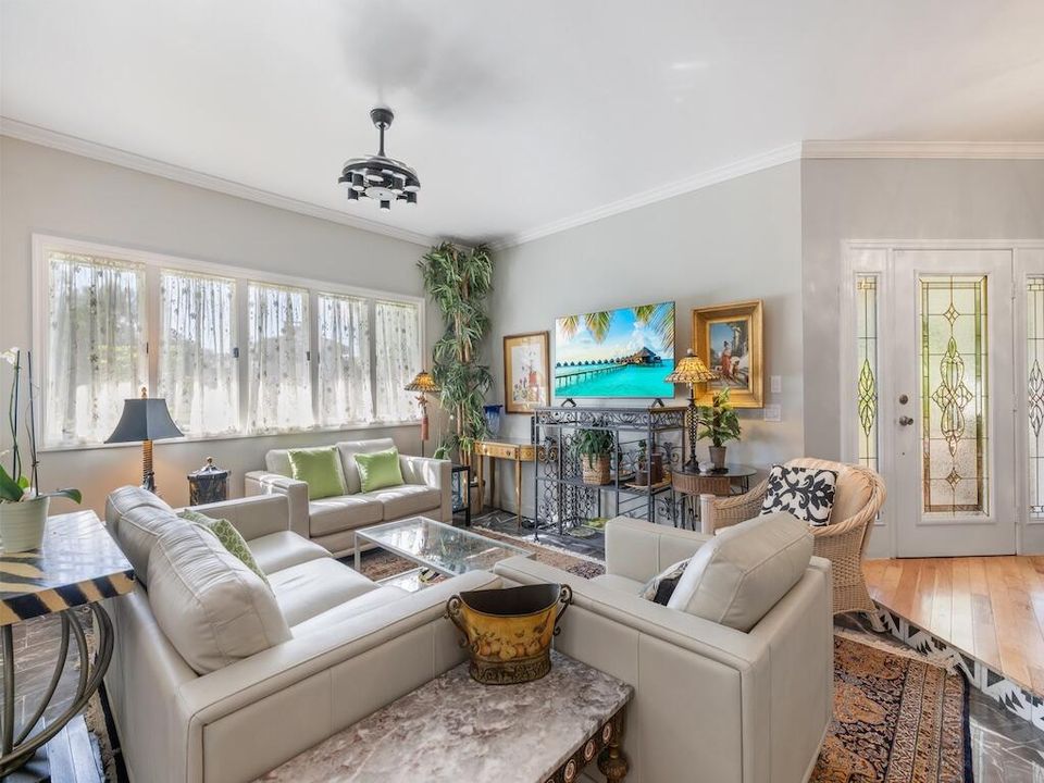 For Sale: $899,999 (3 beds, 2 baths, 3000 Square Feet)