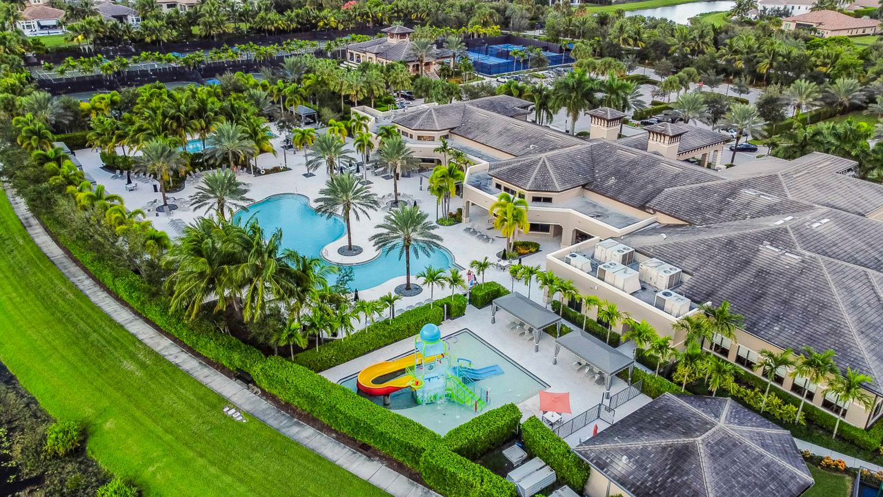 For Sale: $2,995,000 (5 beds, 8 baths, 5892 Square Feet)