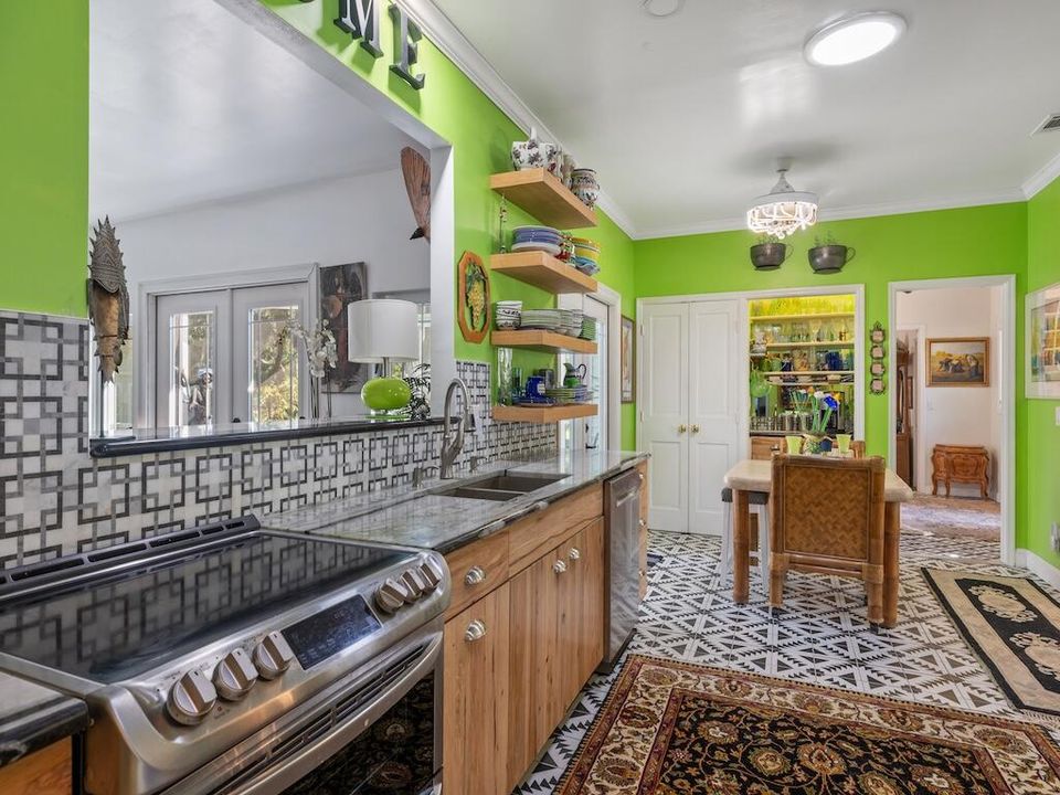 For Sale: $899,999 (3 beds, 2 baths, 3000 Square Feet)