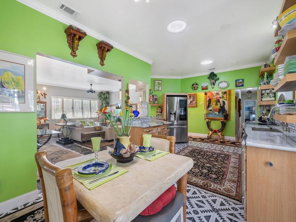 For Sale: $899,999 (3 beds, 2 baths, 3000 Square Feet)