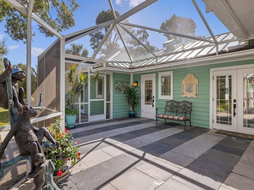 For Sale: $899,999 (3 beds, 2 baths, 3000 Square Feet)