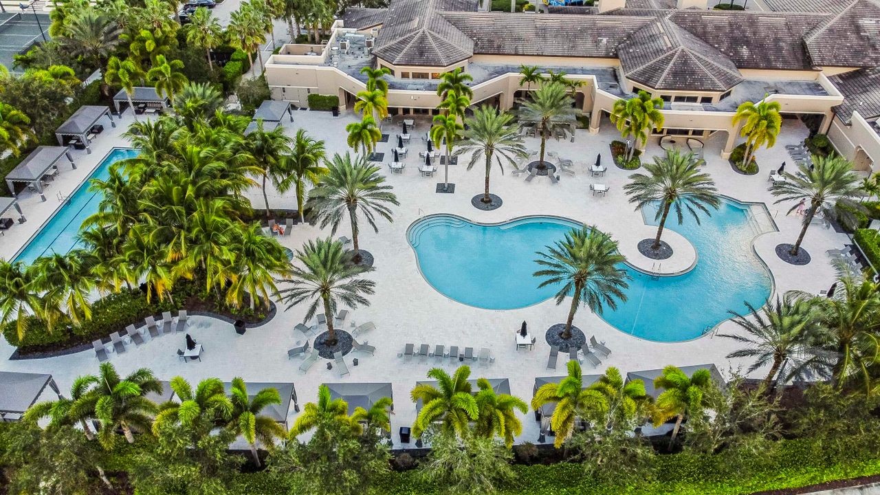 For Sale: $2,995,000 (5 beds, 8 baths, 5892 Square Feet)