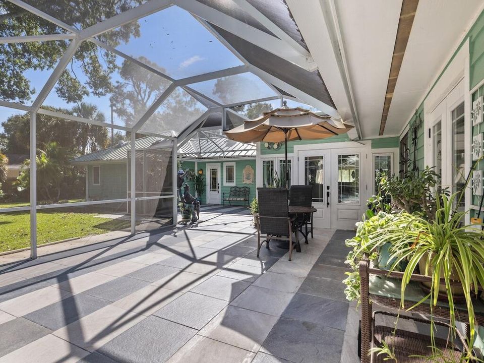 For Sale: $899,999 (3 beds, 2 baths, 3000 Square Feet)