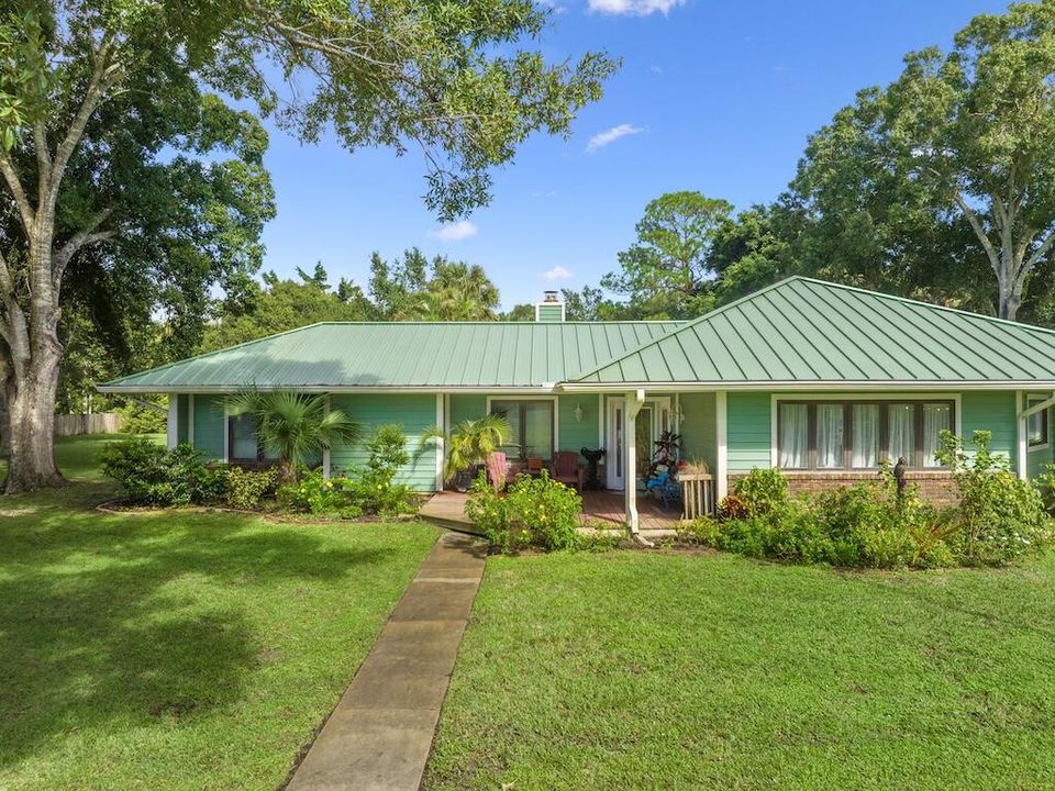 For Sale: $899,999 (3 beds, 2 baths, 3000 Square Feet)