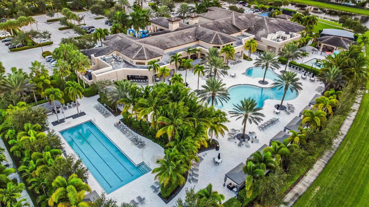 For Sale: $2,995,000 (5 beds, 8 baths, 5892 Square Feet)