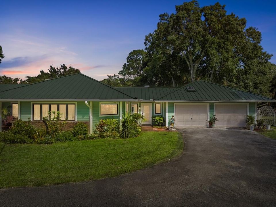 For Sale: $899,999 (3 beds, 2 baths, 3000 Square Feet)