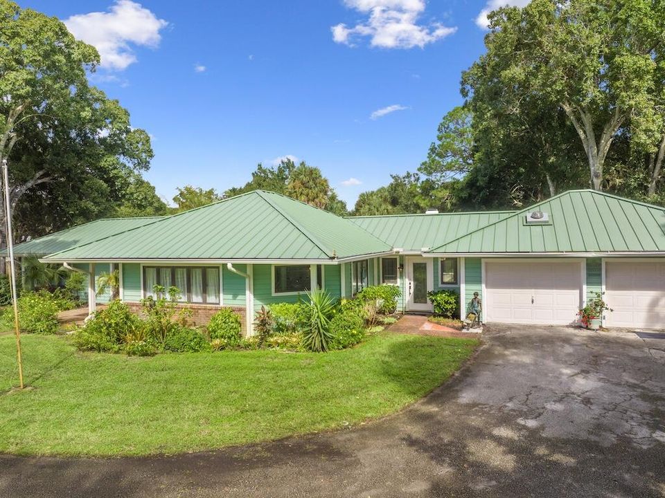 For Sale: $899,999 (3 beds, 2 baths, 3000 Square Feet)