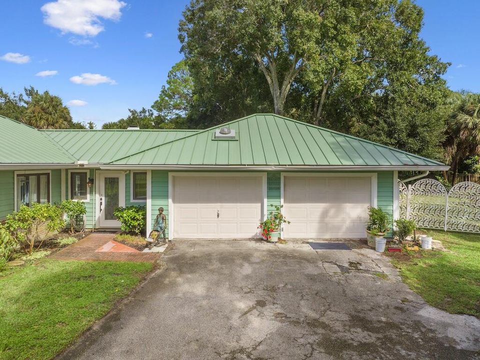 For Sale: $899,999 (3 beds, 2 baths, 3000 Square Feet)