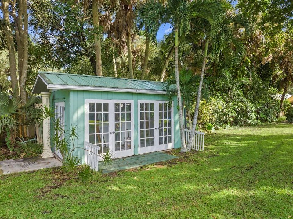 For Sale: $899,999 (3 beds, 2 baths, 3000 Square Feet)