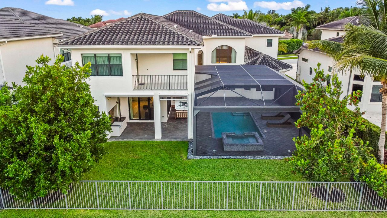 For Sale: $2,995,000 (5 beds, 8 baths, 5892 Square Feet)