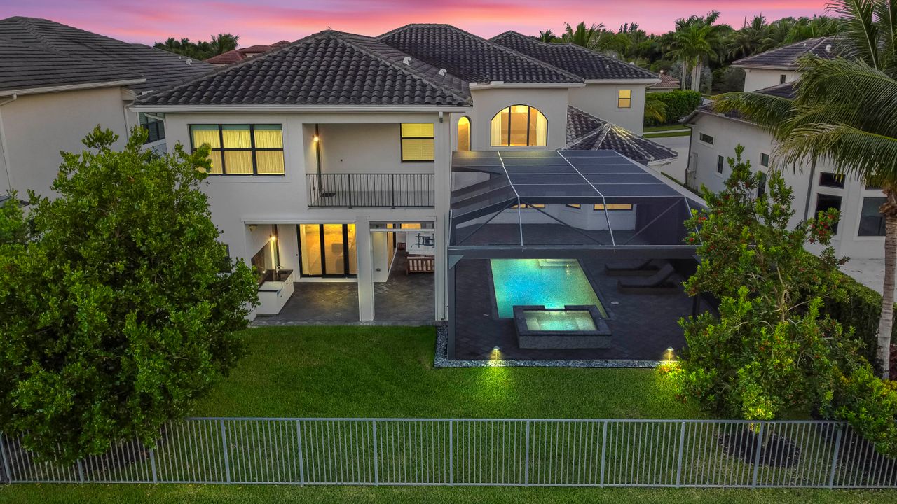 For Sale: $2,995,000 (5 beds, 8 baths, 5892 Square Feet)