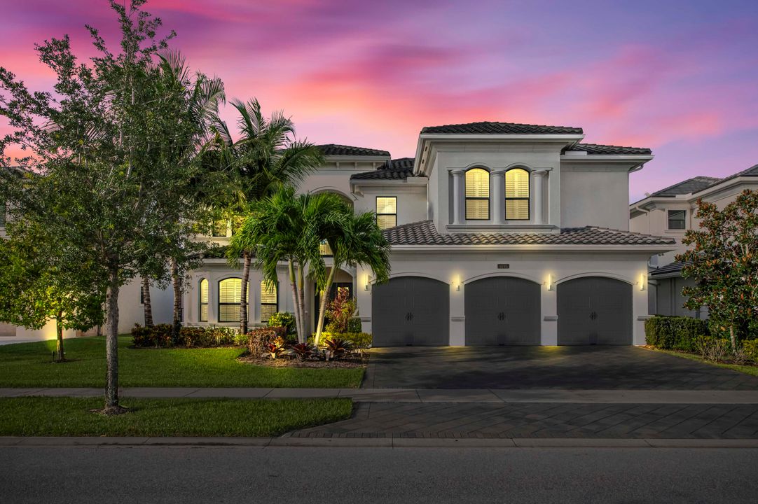 For Sale: $2,995,000 (5 beds, 8 baths, 5892 Square Feet)