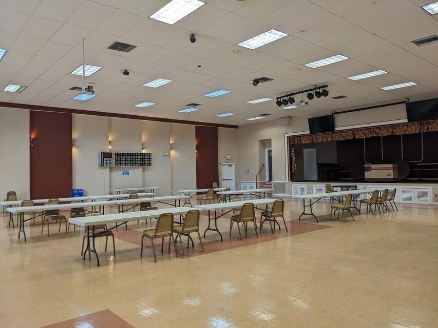 For Rent: $1,700 (1 beds, 1 baths, 744 Square Feet)