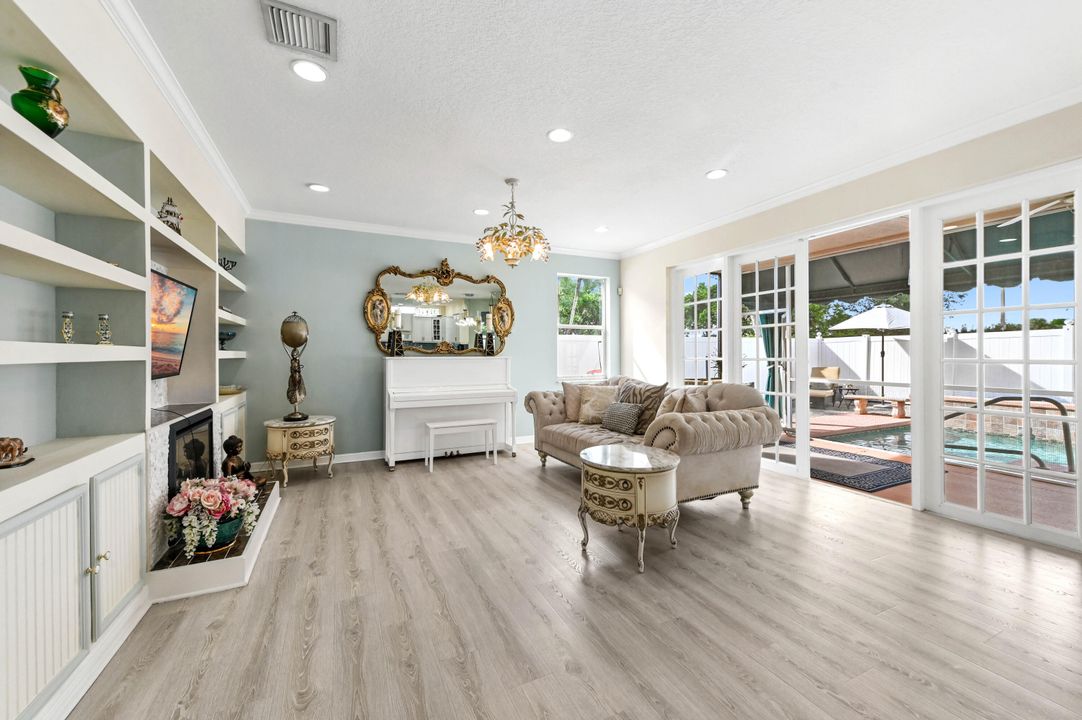 待售: $725,000 (4 贝兹, 2 浴室, 3564 平方英尺)