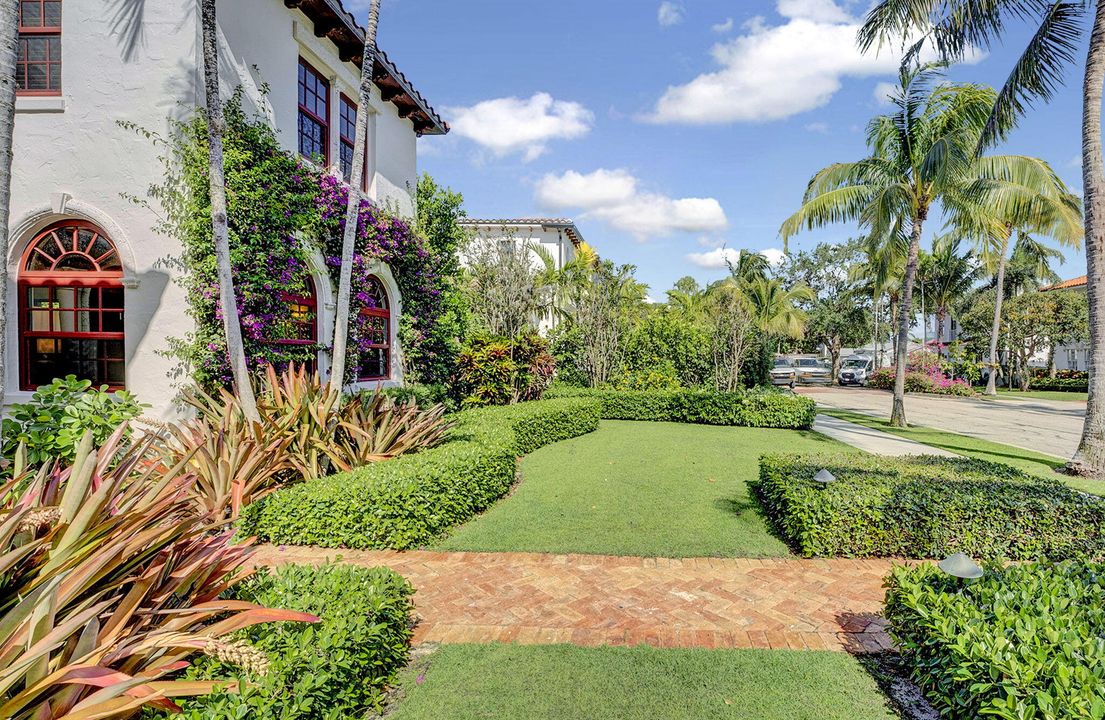 Active With Contract: $4,485,000 (4 beds, 4 baths, 3592 Square Feet)