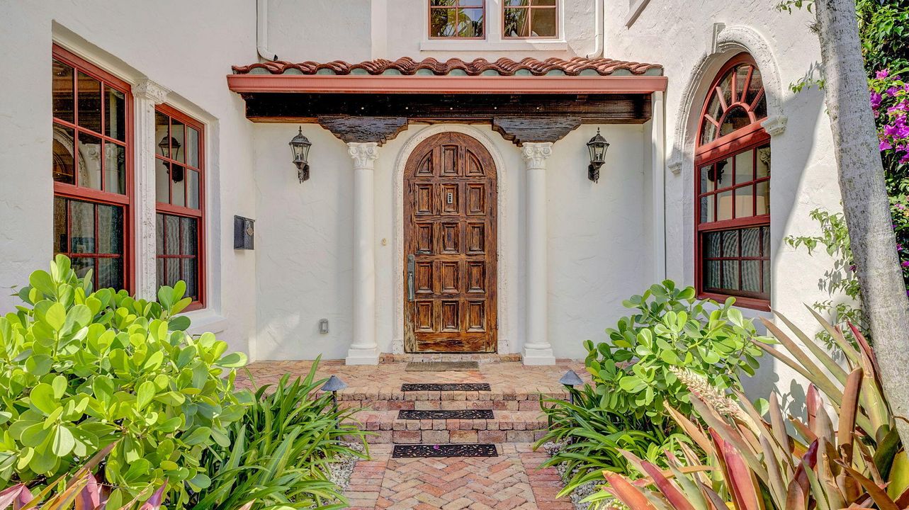 Active With Contract: $4,485,000 (4 beds, 4 baths, 3592 Square Feet)