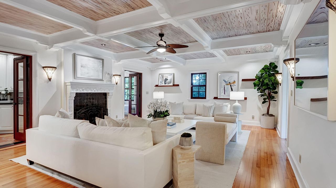 Active With Contract: $4,485,000 (4 beds, 4 baths, 3592 Square Feet)