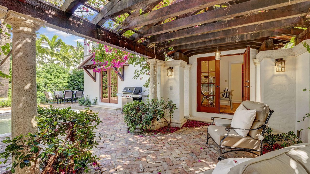 Active With Contract: $4,485,000 (4 beds, 4 baths, 3592 Square Feet)