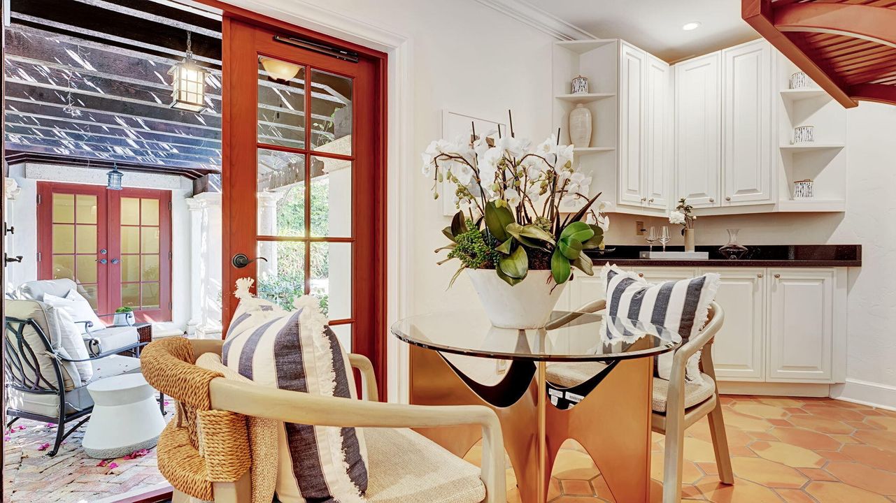 Active With Contract: $4,485,000 (4 beds, 4 baths, 3592 Square Feet)