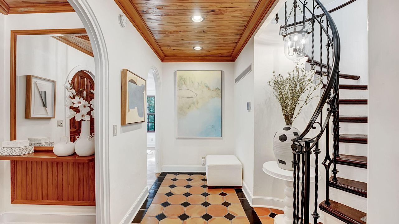 Active With Contract: $4,485,000 (4 beds, 4 baths, 3592 Square Feet)