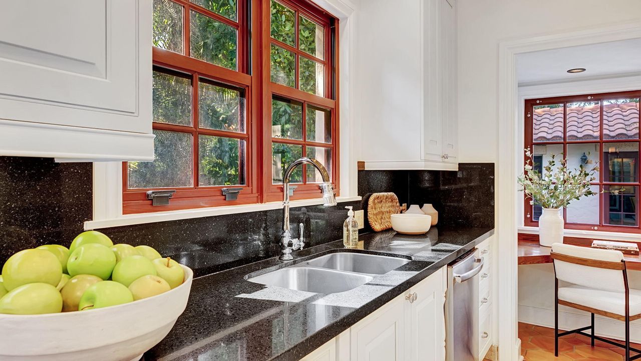 Active With Contract: $4,485,000 (4 beds, 4 baths, 3592 Square Feet)