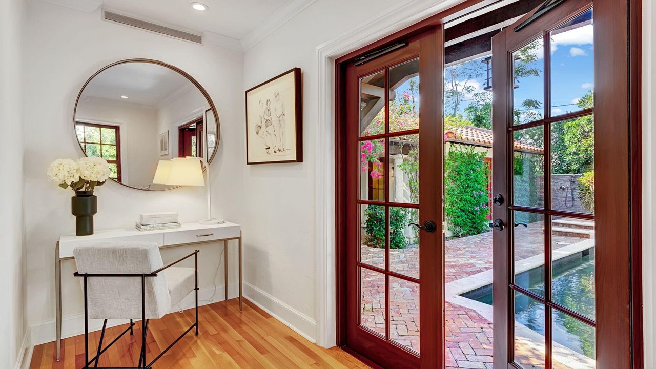 Active With Contract: $4,485,000 (4 beds, 4 baths, 3592 Square Feet)