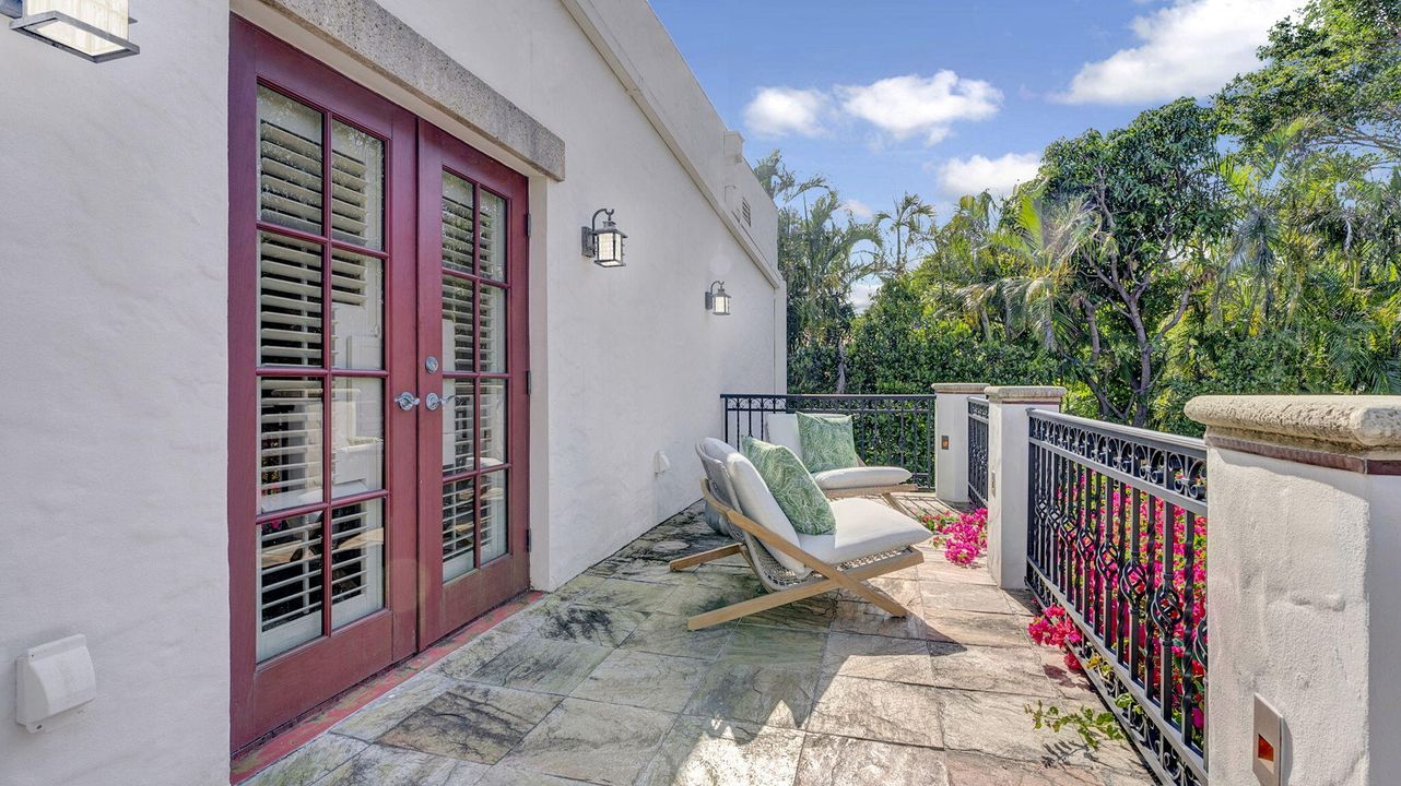 Active With Contract: $4,485,000 (4 beds, 4 baths, 3592 Square Feet)