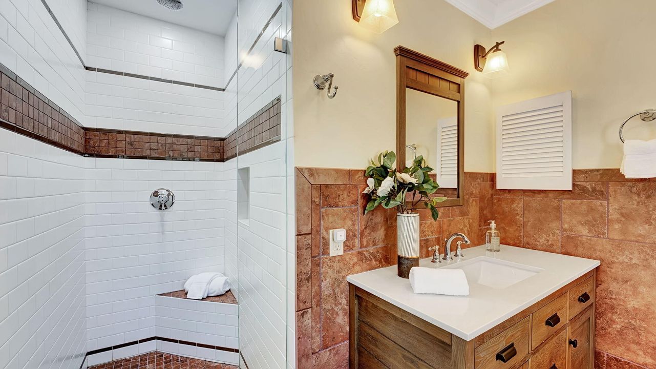 Active With Contract: $4,485,000 (4 beds, 4 baths, 3592 Square Feet)