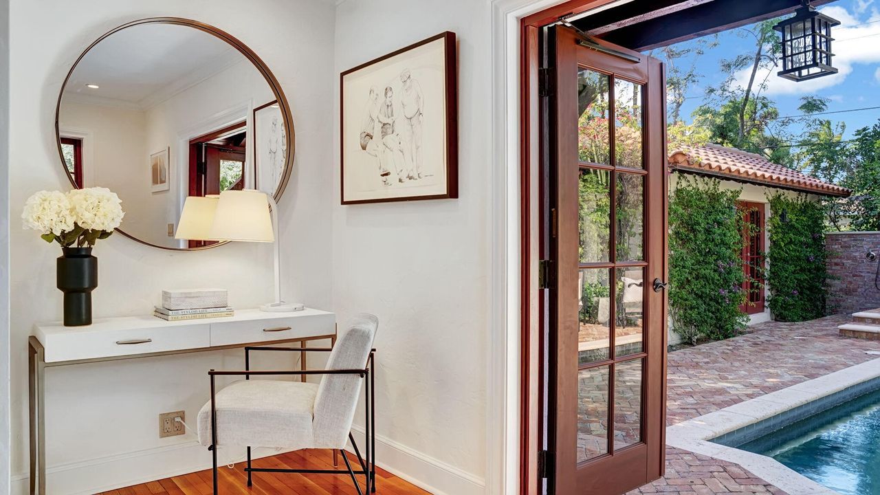 Active With Contract: $4,485,000 (4 beds, 4 baths, 3592 Square Feet)