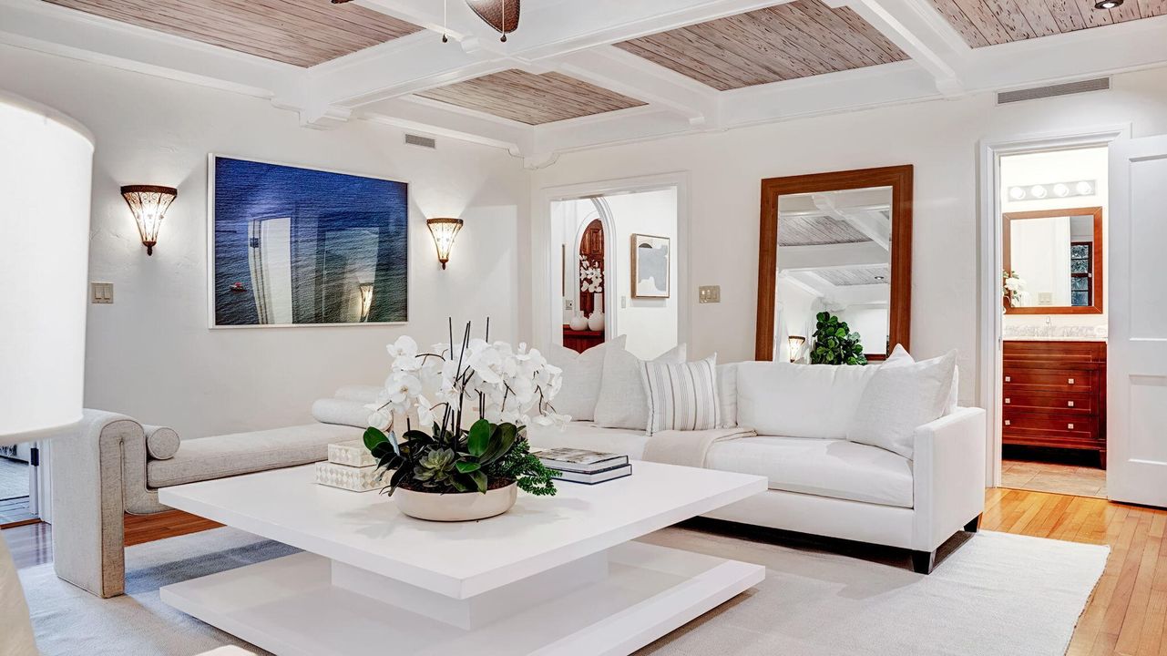 Active With Contract: $4,485,000 (4 beds, 4 baths, 3592 Square Feet)