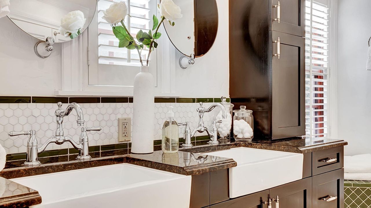 Active With Contract: $4,485,000 (4 beds, 4 baths, 3592 Square Feet)