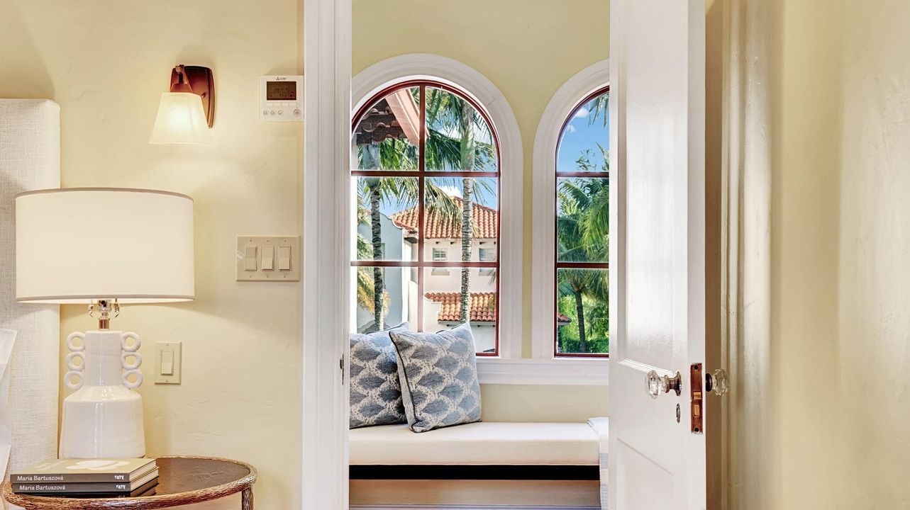 Active With Contract: $4,485,000 (4 beds, 4 baths, 3592 Square Feet)