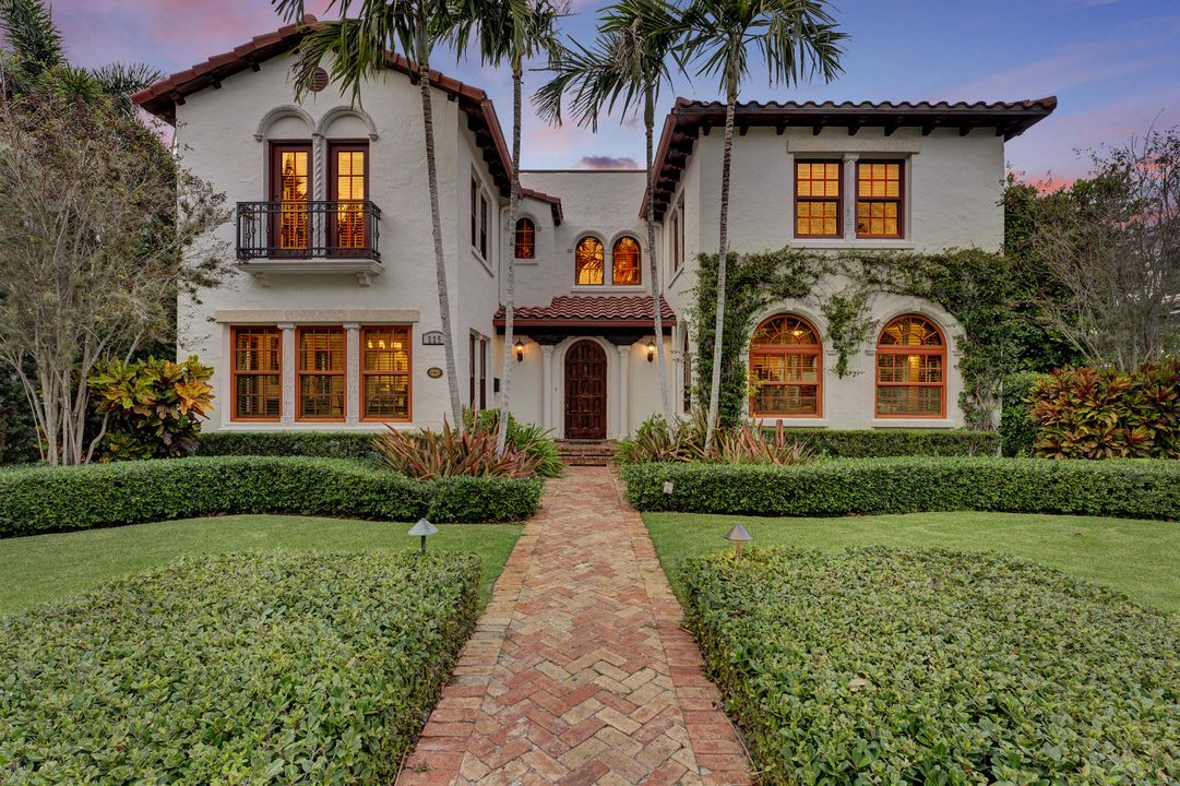 Active With Contract: $4,485,000 (4 beds, 4 baths, 3592 Square Feet)