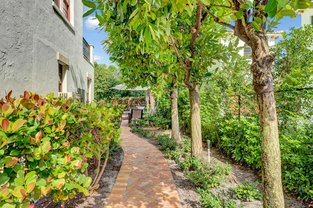 Active With Contract: $4,485,000 (4 beds, 4 baths, 3592 Square Feet)