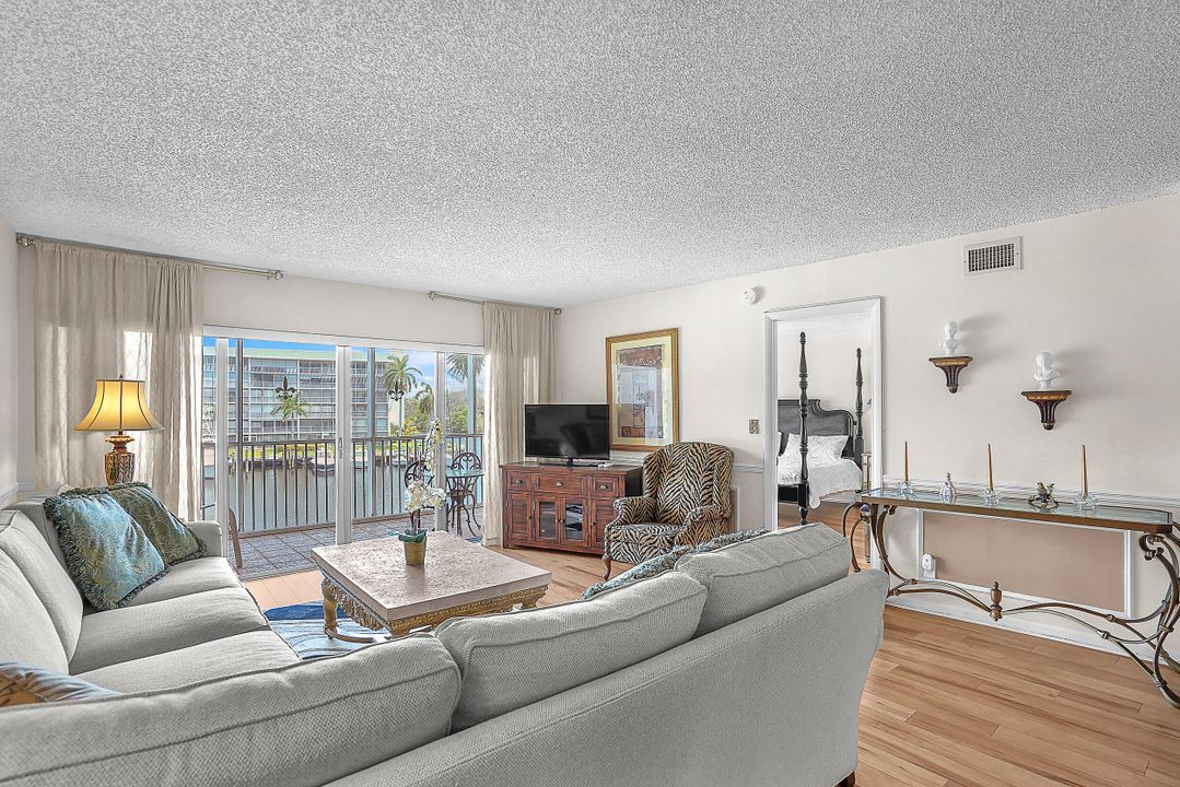 Под контрактом: $3,000 (2 спален, 2 ванн, 1268 Квадратных фут)