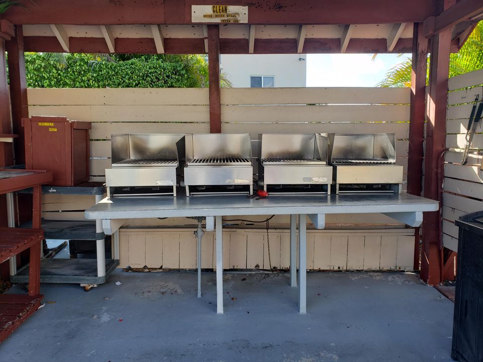 For Rent: $1,700 (1 beds, 1 baths, 744 Square Feet)