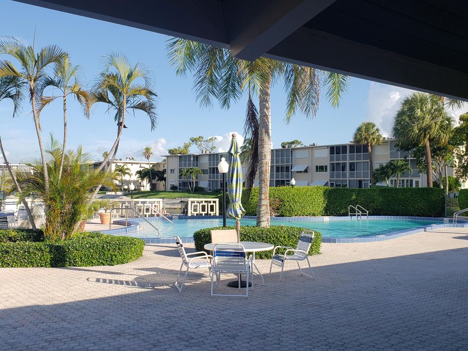 For Rent: $1,700 (1 beds, 1 baths, 744 Square Feet)