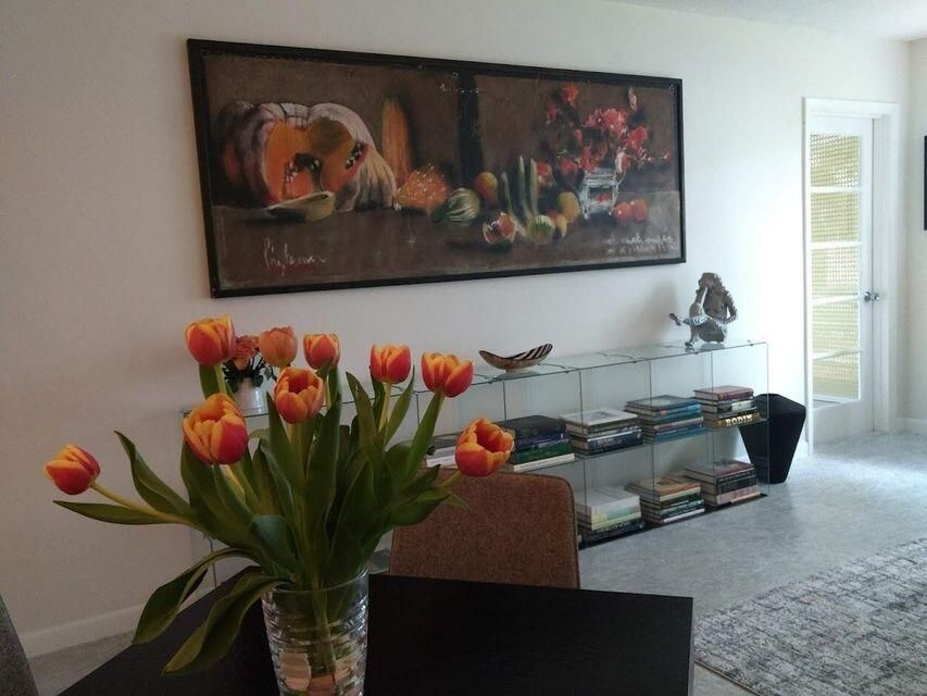 For Rent: $1,700 (1 beds, 1 baths, 744 Square Feet)