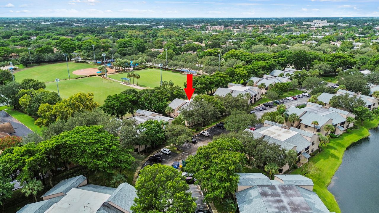 Active With Contract: $299,500 (3 beds, 2 baths, 1093 Square Feet)