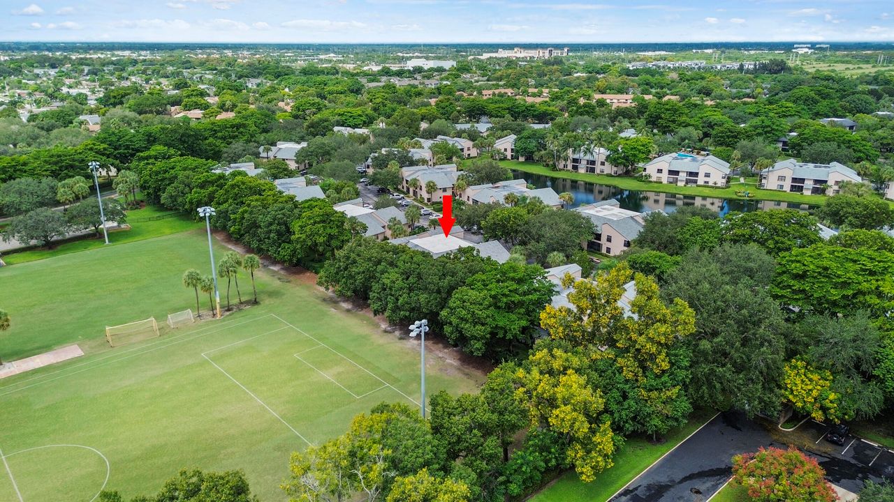 Active With Contract: $299,500 (3 beds, 2 baths, 1093 Square Feet)