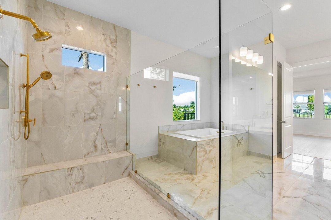 Под контрактом: $7,950 (4 спален, 3 ванн, 3782 Квадратных фут)