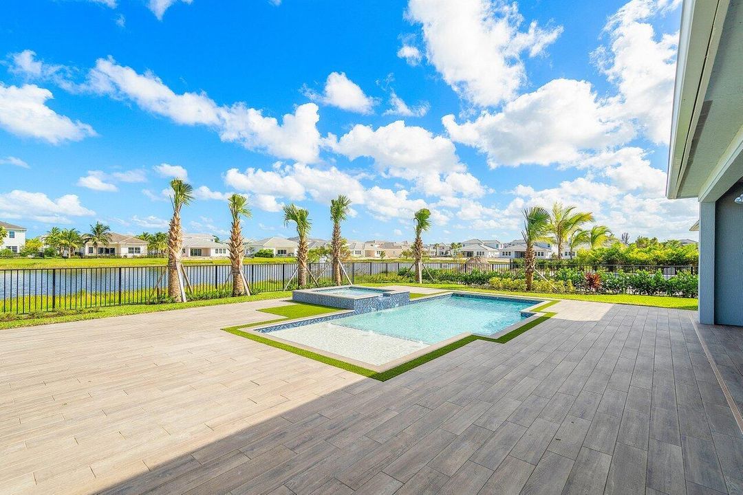 Под контрактом: $7,950 (4 спален, 3 ванн, 3782 Квадратных фут)