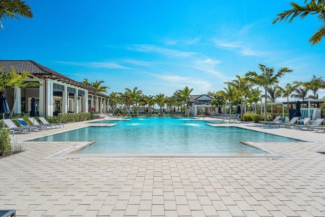 Под контрактом: $7,950 (4 спален, 3 ванн, 3782 Квадратных фут)