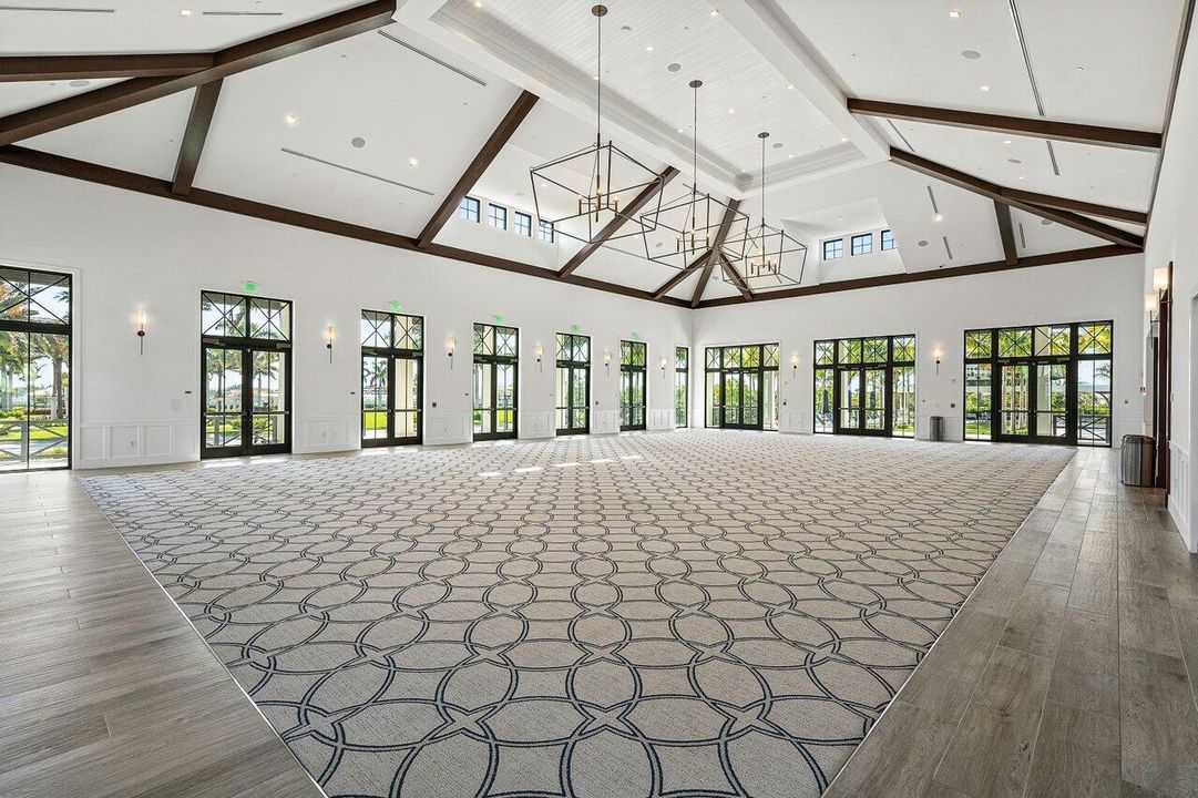 Под контрактом: $7,950 (4 спален, 3 ванн, 3782 Квадратных фут)