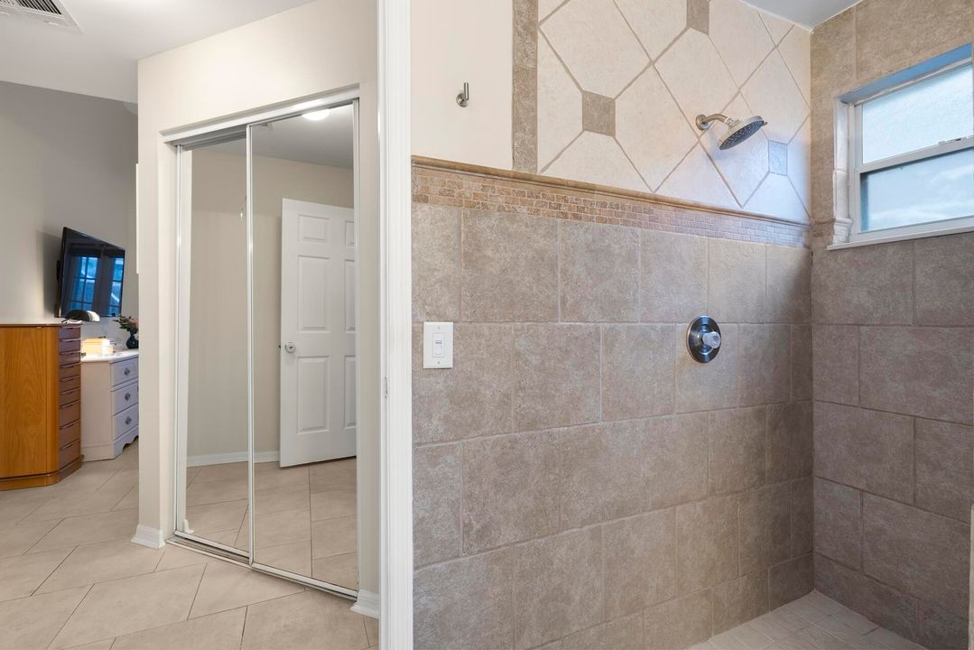 En Venta: $679,000 (4 camas, 2 baños, 2150 Pies cuadrados)