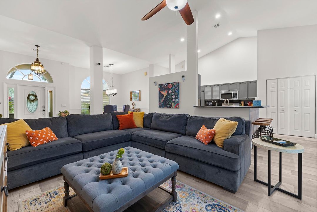 En Venta: $679,000 (4 camas, 2 baños, 2150 Pies cuadrados)