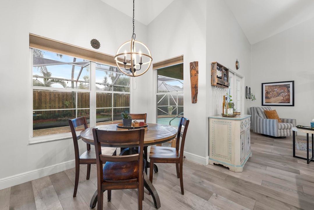 En Venta: $679,000 (4 camas, 2 baños, 2150 Pies cuadrados)